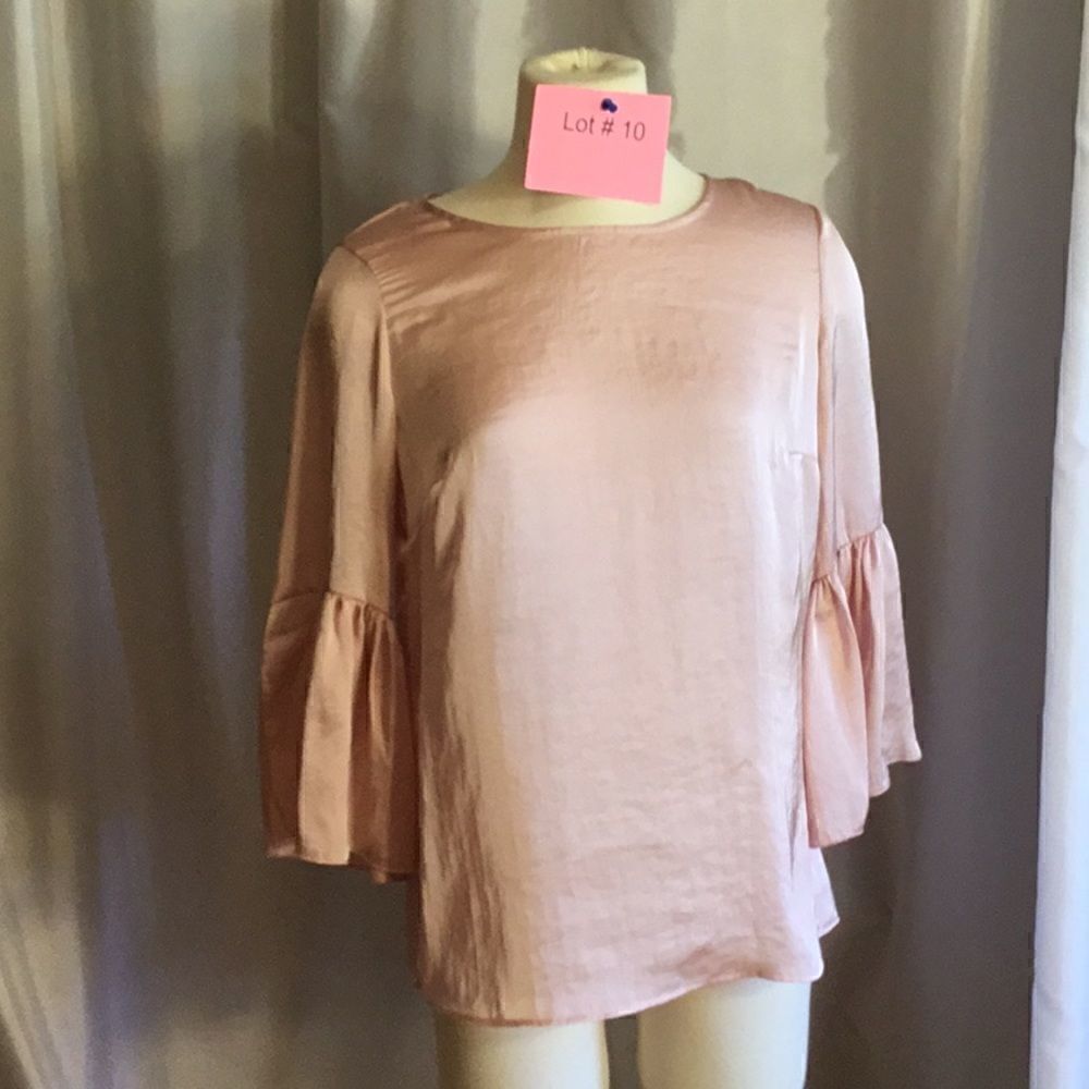 NWT COUNTERPARTS top in light dusty rose in small with open top bell sleeves